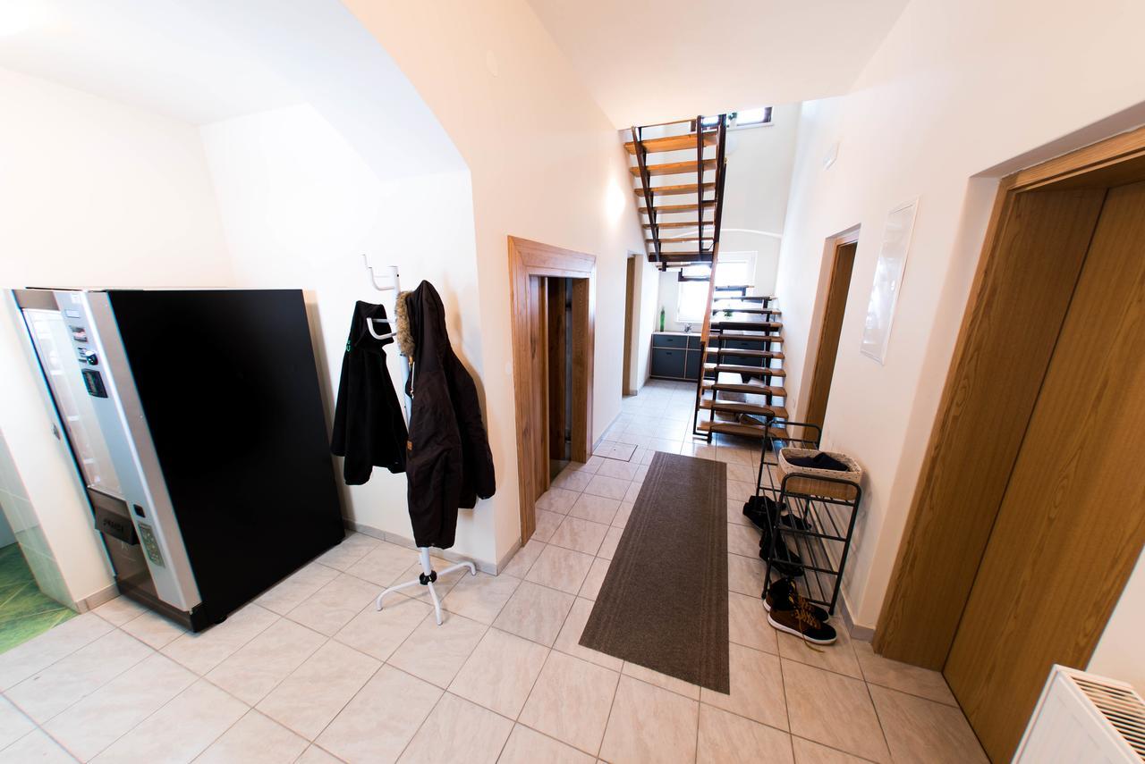 Hostel Hisa Na Travniku Dob Екстериор снимка